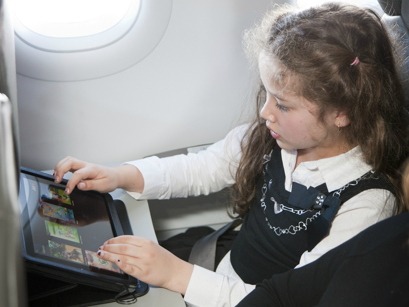 Od 2014 roku w samolotach przez cały lot będzie można korzystać ze smartfonów i tabletów. Fot. Jetstar 