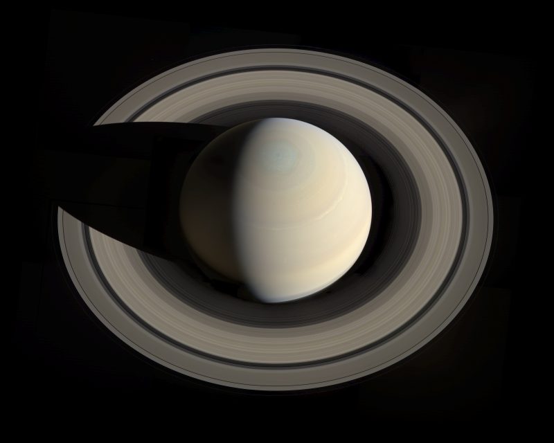 Saturn na superzdjęciu