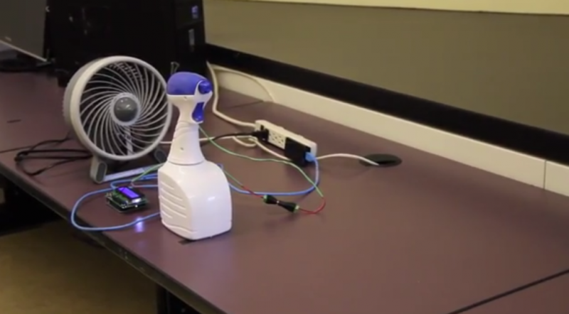 Wentylator biurkowy umożliwił przesłanie wiadomości z użyciem wódki. Fot. York University