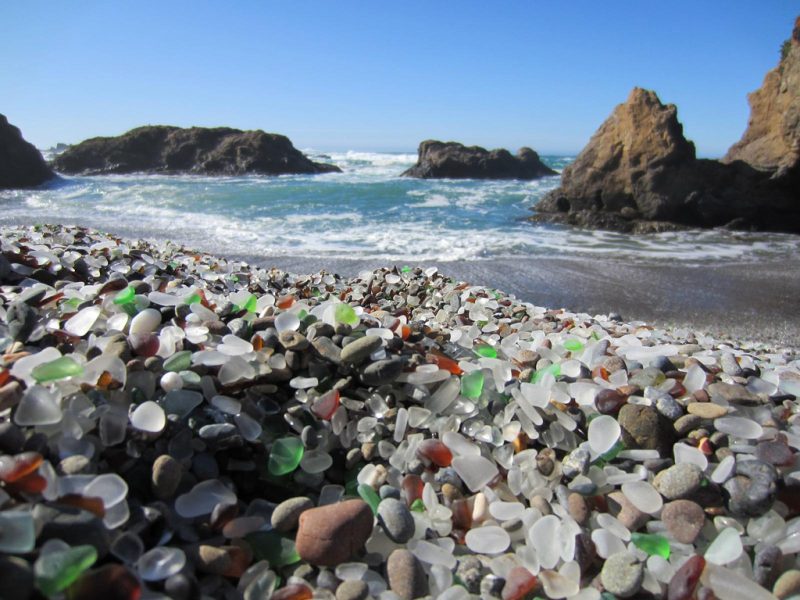 Szklana plaża w Fort Bragg. Fot. Megan/Flickr