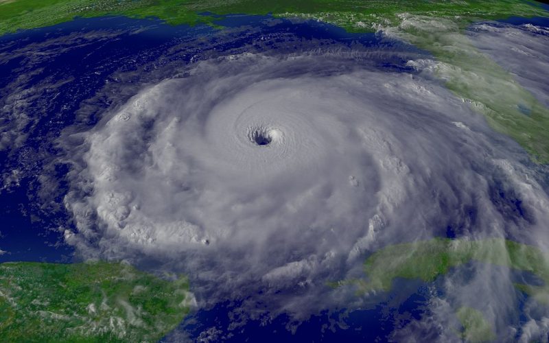 Huragan Rita z 2005 roku, czwarty najbardziej intensywny huragan na Atlantyku w historii pomiarów. W tym samym sezonie nadeszła Katrina (na szóstym miejscu) i Wilma (na pierwszym). Fot. NOAA