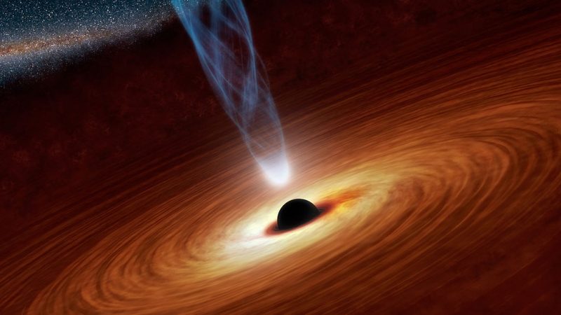 Tak być może wygląda supermasywna czarna dziura o masie miliardy razy większej niż masa Słońca. Dziura wyrzuca dżet materii - właśnie takich obiektów mają poszukiwać internauci w ramach projektu Radio Galaxy Zoo. Grafika: NASA/JPL-Caltech/Wikimedia