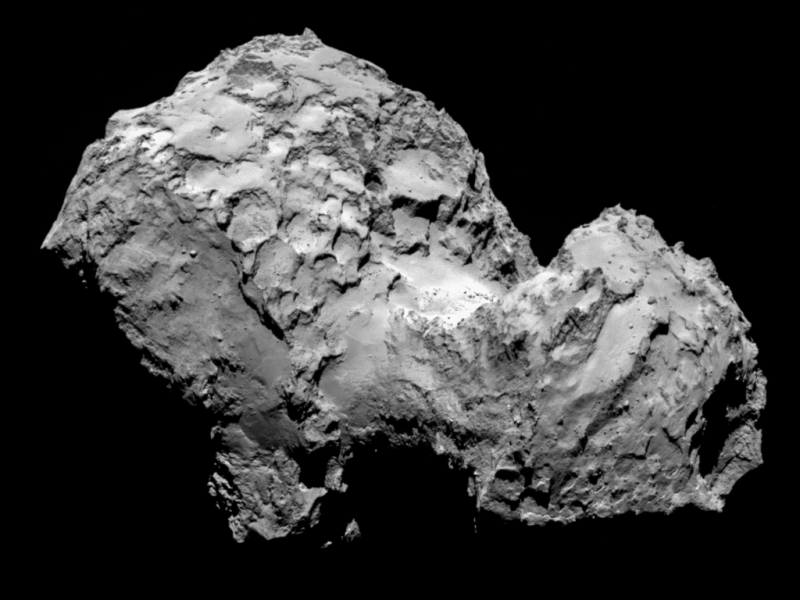 Kometa 67P/Czuriumow-Gierasimienko sfotografowana 3 sierpnia z odległości 285 km aparatem o wąskim kącie OSIRIS. Jeden piksel to 5,3 m. Fot. ESA/Rosetta/MPS for OSIRIS Team MPS/UPD/LAM/IAA/SSO/INTA/UPM/DASP/IDA