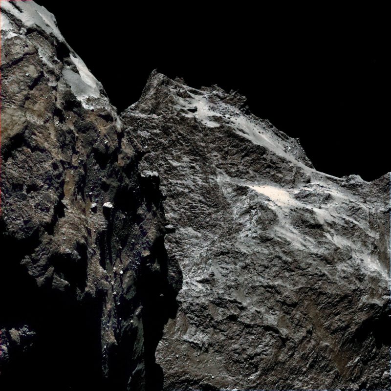 Kometa 67P/Czuriumow-Gierasimienko sfotografowana z odległości zaledwie 29 km przez sondę Rosetta. Fot. ESA