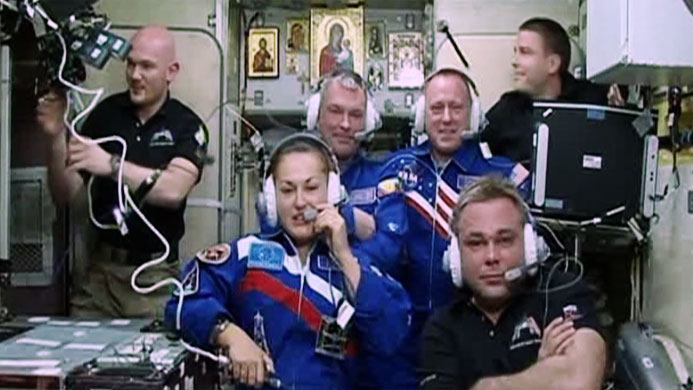Ceremonia powitania nowej załogi ISS. Fot. NASA TV