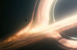 Czarna dziura w Interstellar. Fot. ©2014 WARNER BROS. ENTERTAINMENT INC. AND PARAMOUNT PICTURES CORPORATION
