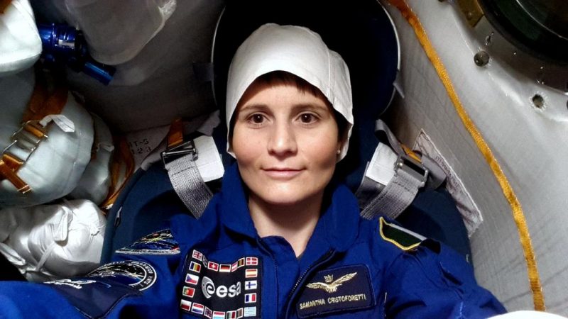 Samantha Cristoforetti w kabinie Sojuza. Fot. NASA