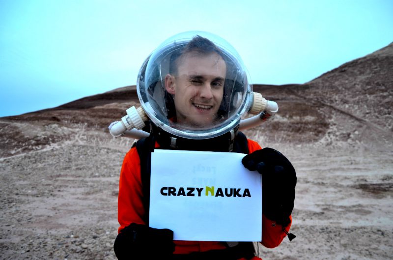 Michał Czapski pozdrawia Crazy Naukę z analogu bazy marsjańskiej na pustyni w stanie Utah. Fot. Archiwum Michała Czapskiego
