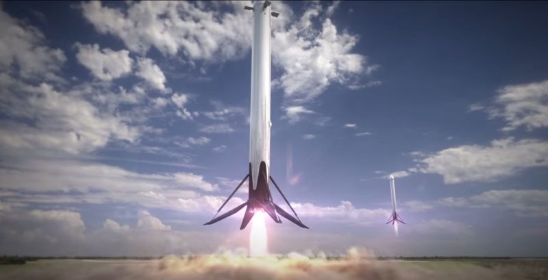 Falcon Heavy - powrót na Ziemię. Fot. SpaceX/YouTube