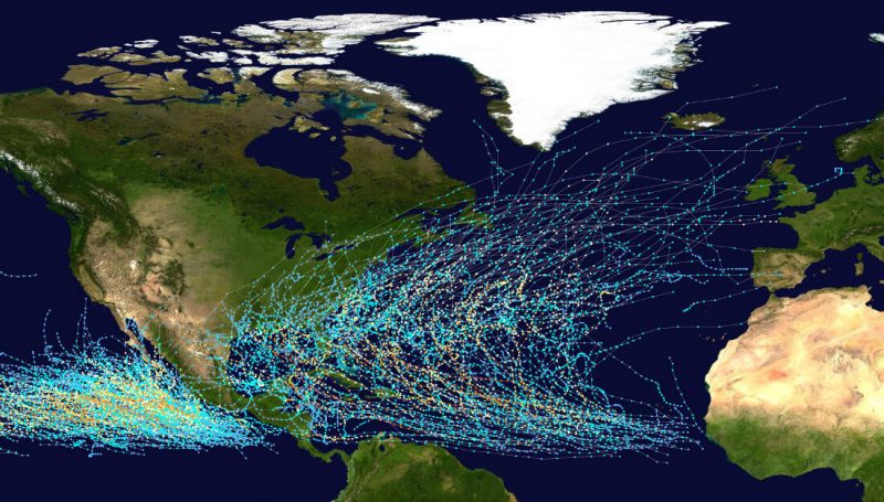 Trasy cyklonów tropikalnych na Ziemi. Źródło: NOAA