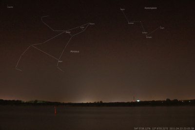 Gwiazdozbiór Perseusza i Gwiazdozbiór Kasjopei. Fot. AndreKo/Wikimedia