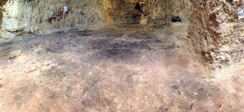 Część sypialna jaskini Abric Romaní w Barcelonie, zamieszkiwanej przez neandertalczyków przed 60 tys. lat. Fot. Institut Català de Paleoecologia Humana i Evolució Social