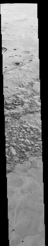 Kratery pokrywające powierzchnię Plutona. Fot. NASA/JHUAPL/SwRI [KLIKNIJ, BY POWIĘKSZYĆ]