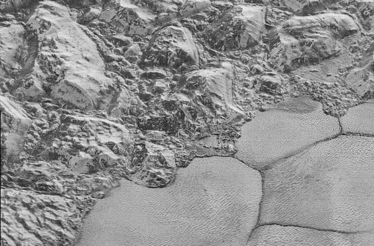 Najostrzejsze zdjęcie, jakie zrobił New Horizons. Fot. NASA/JHUAPL/SwRI [KLIKNIJ, BY POWIĘKSZYĆ]