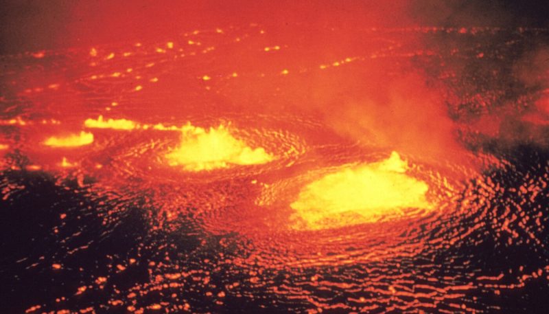 Zdjęcia erupcji z 1783 roku jakoś się nie zachowały ;) Zatem jezioro lawy w wulkanie Kīlauea
