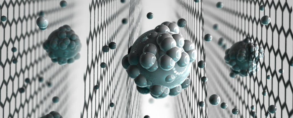 Duża cząsteczka soli i małe cząsteczki wody w filtrze grafenowym. Rys. The University of Manchester